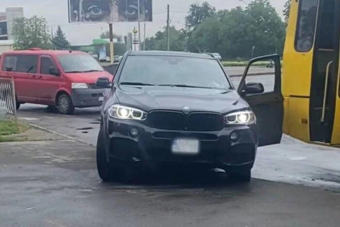 In Uman, a drunk man in a BMW crashed into a bus