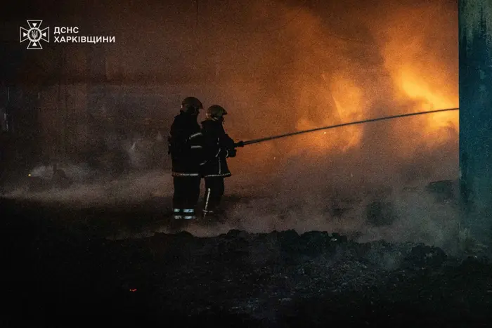 Ночная атака на Харьковщину: возникли масштабные пожары, есть погибшие и раненые