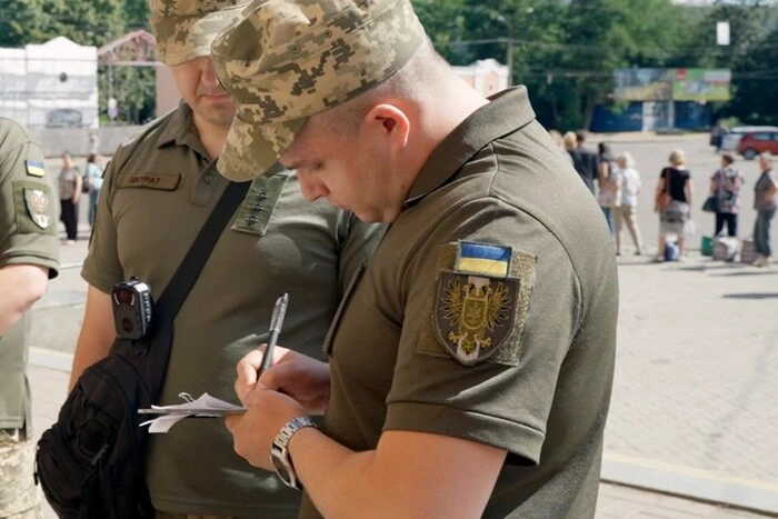 Вместо того чтобы предоставить документы, ударили по голове: в Ровненской области избили военного ТЦК