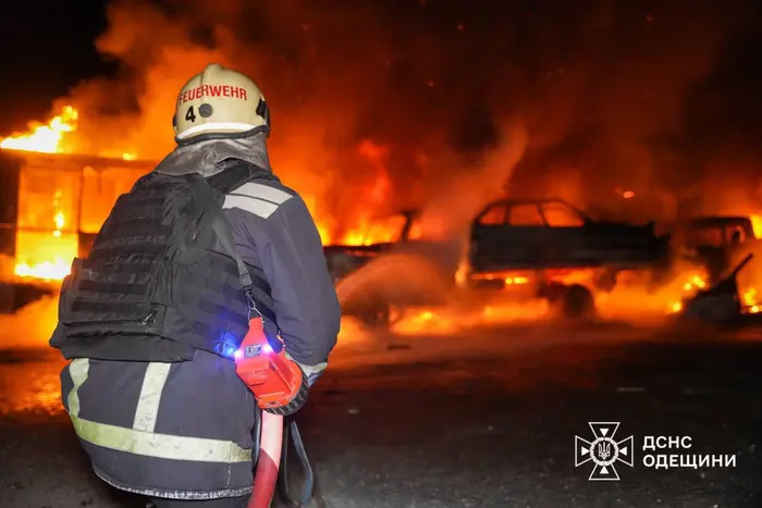 Russia struck Odesa: one person killed, cars destroyed (photo)
