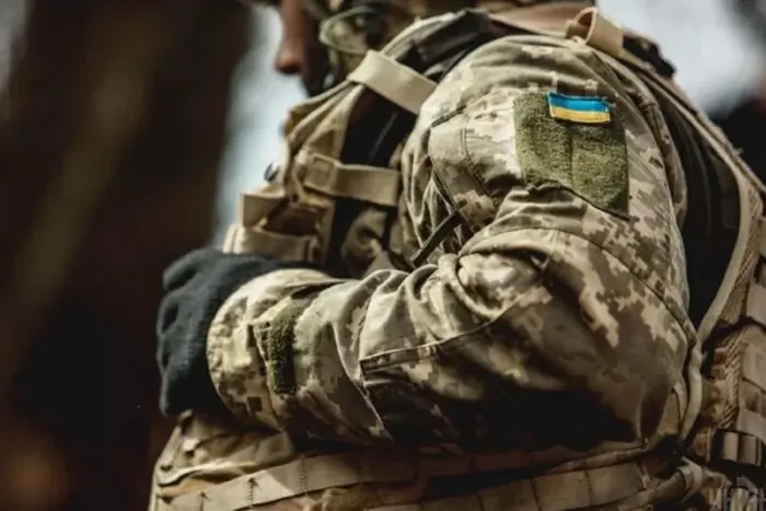 У Черкасах двоє чоловіків побили «кіборга», який служить в ТЦК