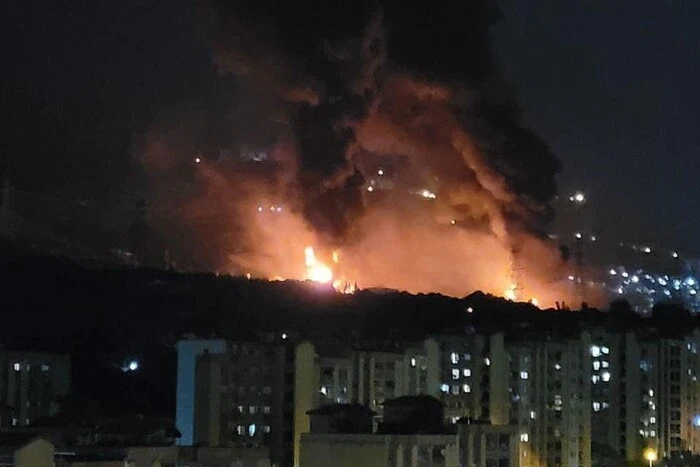 In Teheran brach nach dem israelischen Angriff ein großflächiges Feuer in einem Öllager aus