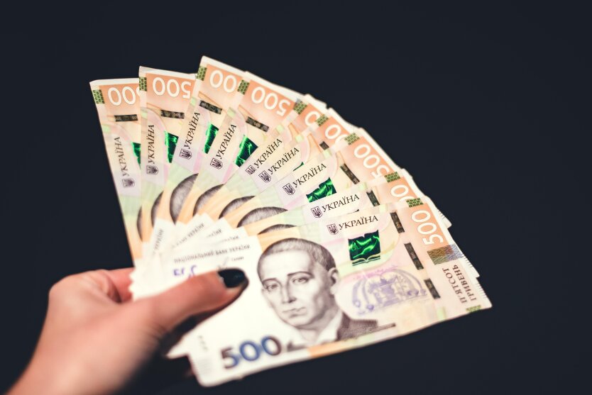 Не для всіх пенсіонерів: ПФУ пояснив, кому щомісяця доплачуватимуть по 5000 гривень
