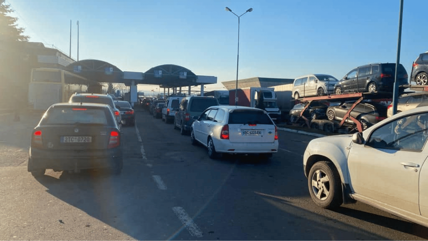 Kilometer-long queues at the border — which checkpoints have the largest traffic jams