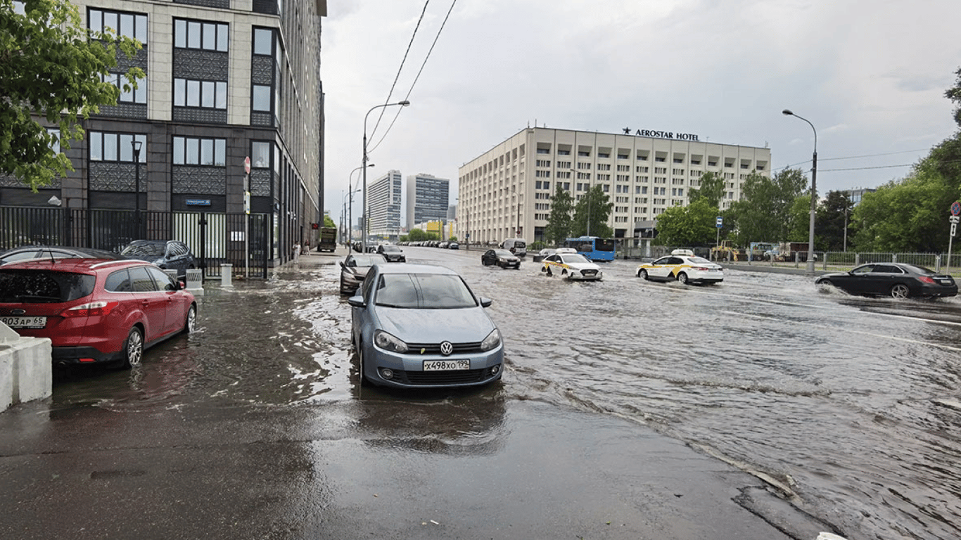 Moskau steht unter Wasser - sogar die Duma wurde überflutet