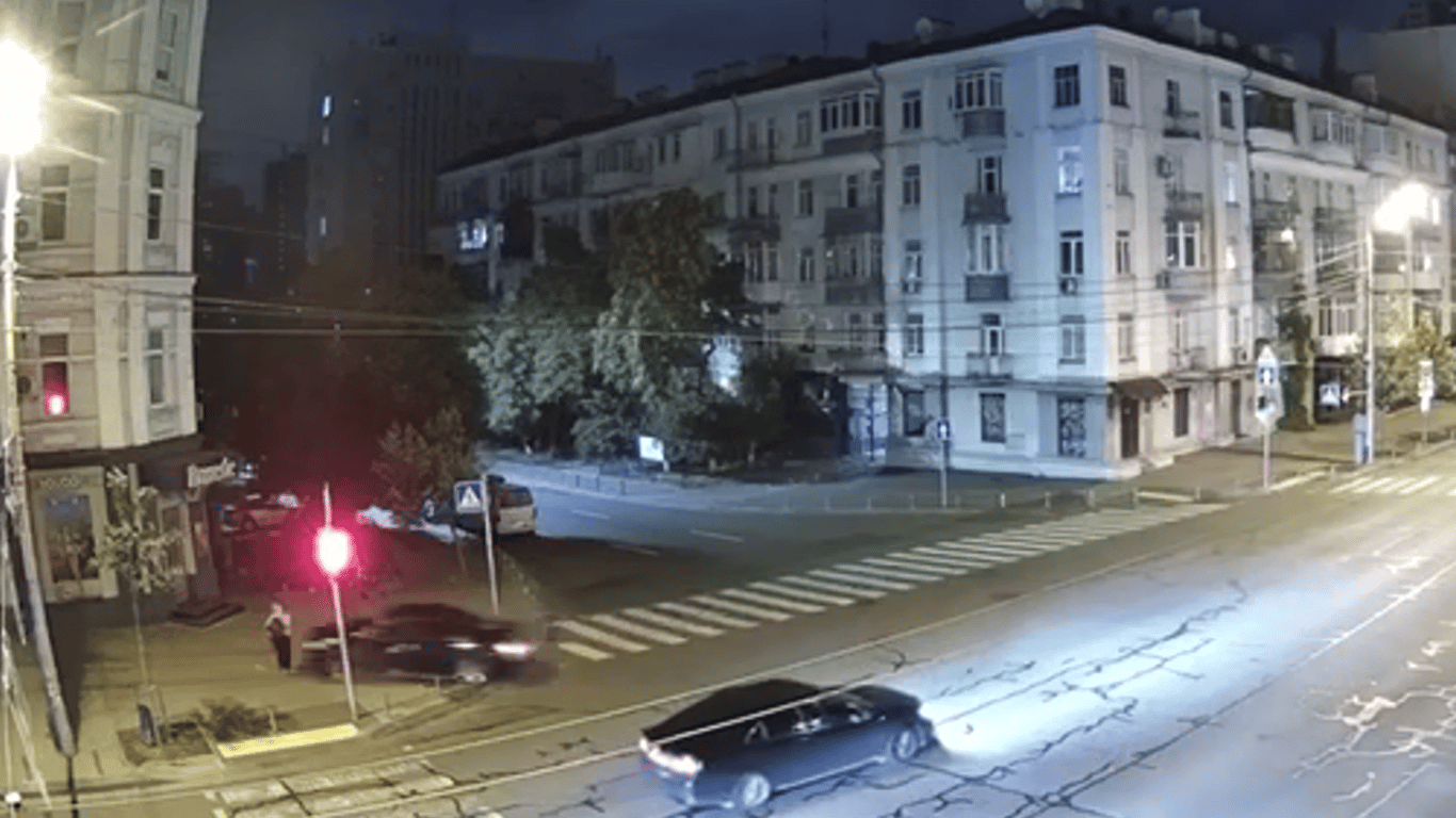 У Києві працівник прокуратури збив жінку та втік з місця ДТП