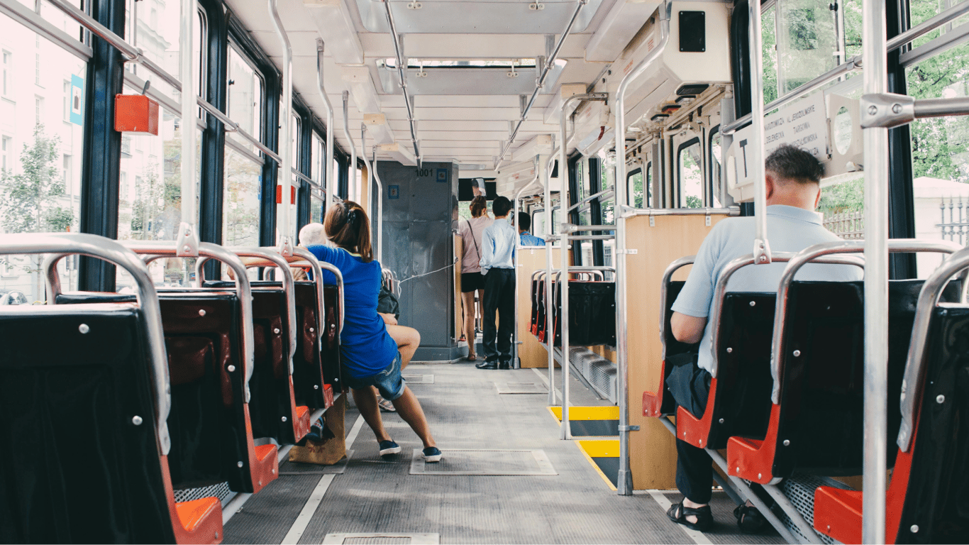 Free transport in Poland — who is entitled to benefits in 2025