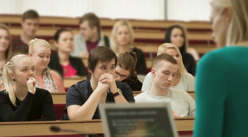Umowa i grant jednocześnie: Ministerstwo Edukacji Narodowej wyjaśniło, kto w tym roku ma szansę